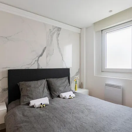 Guestready - Elegant Escape Near Plaza Athenee Apartment